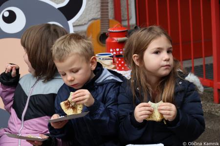 V Vrtcu Antona Medveda Kamnik že začeli odštevati do Tradicionalnega slovenskega zajtrka (25)